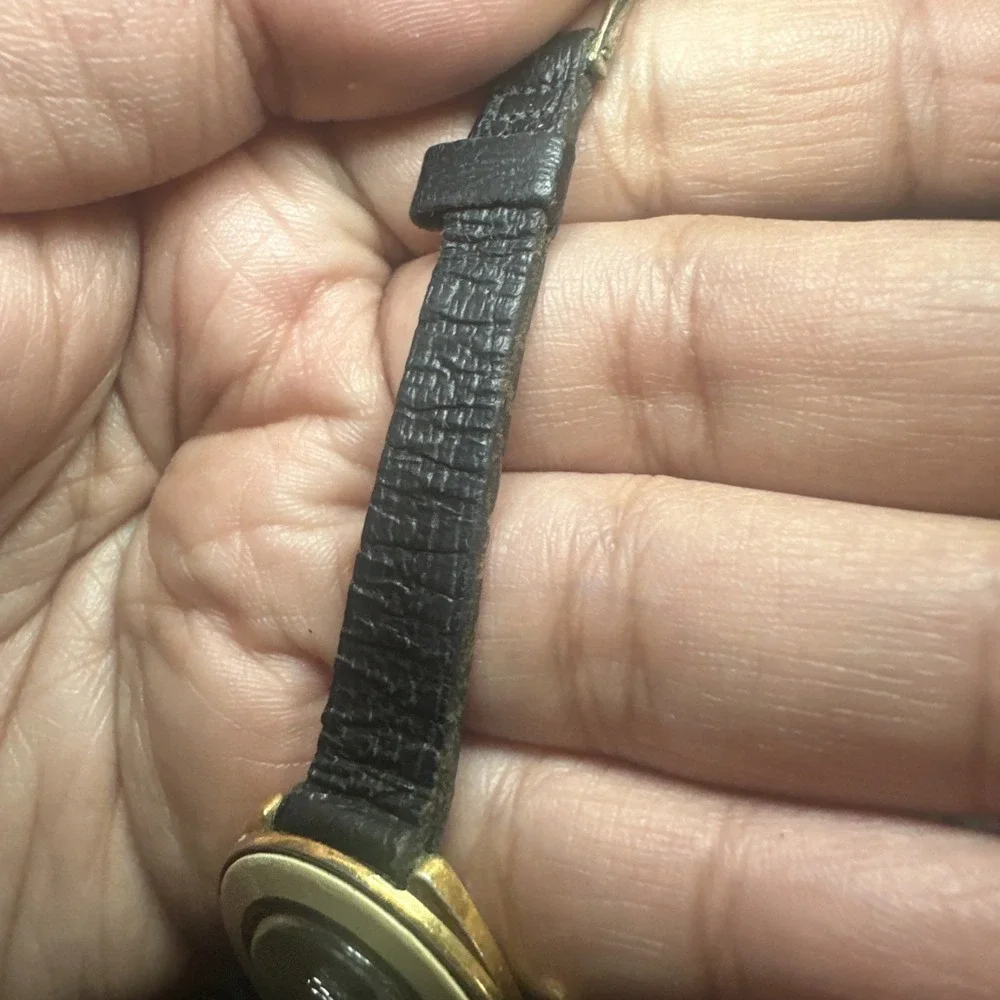 Working Vintage Timex Manual Wind Women's Watch Rare Black Leather 28mm Fit 6.25